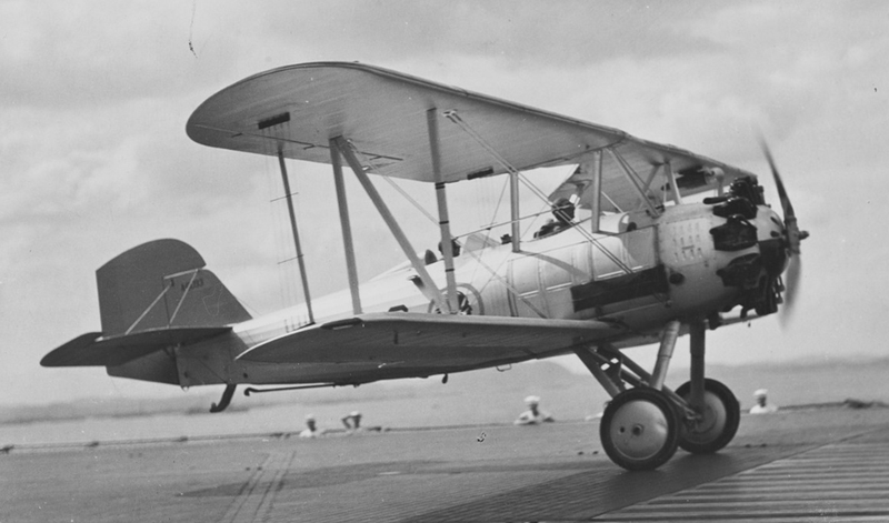 A Vought O2U-2 of Scouting Squadron 3-B, takes off from USS Lexington (CV-2) in 1929. (US Navy)